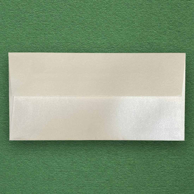 these dl envelopes are made using a pearlescent Peregrina 120gsm paper and come with straight peel and seal flaps