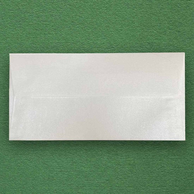 Using a pearlescent 120gsm paper, these dl envelopes come with a straight peel and seal flap