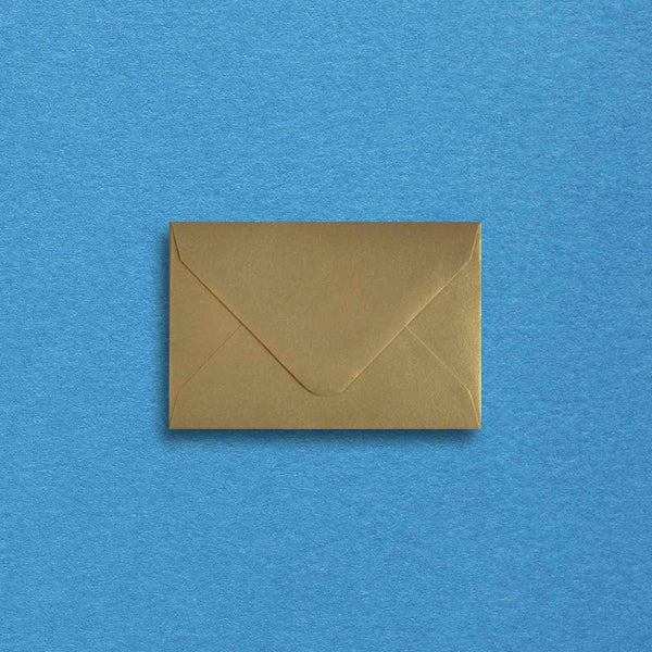 These mini envelopes are made using a pearlescent gold 135gsm paper and have a diamond shape flap